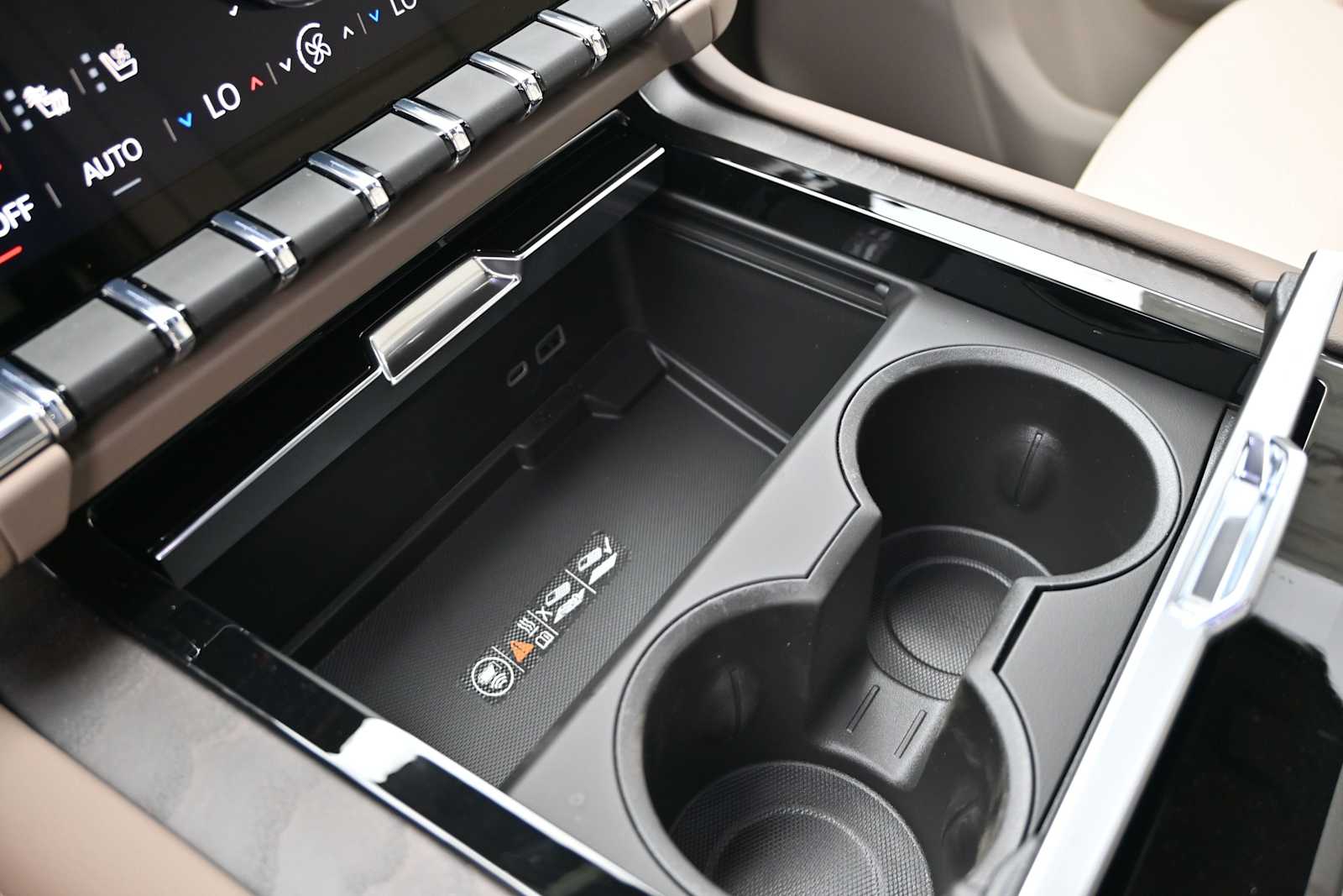 2026 GMC Yukon XL Denali - Photo 19