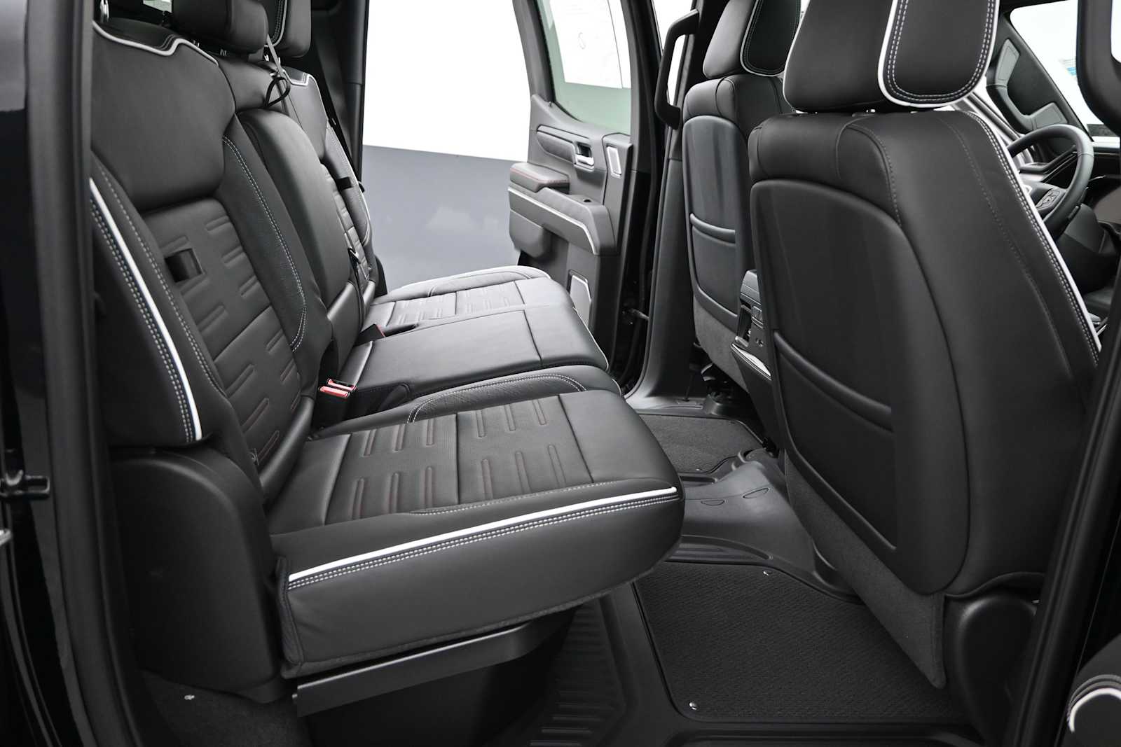 2026 GMC Sierra 1500 AT4X - Photo 23