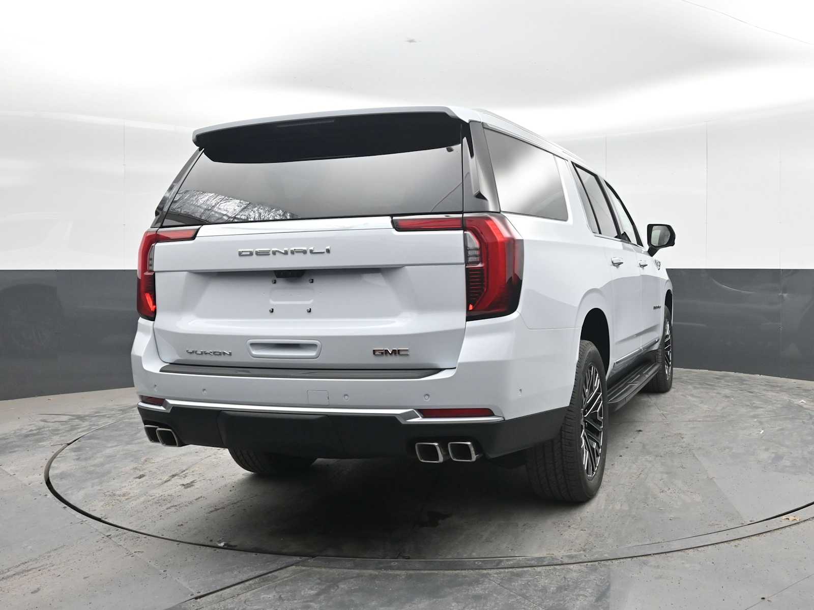 2026 GMC Yukon XL Denali - Photo 10