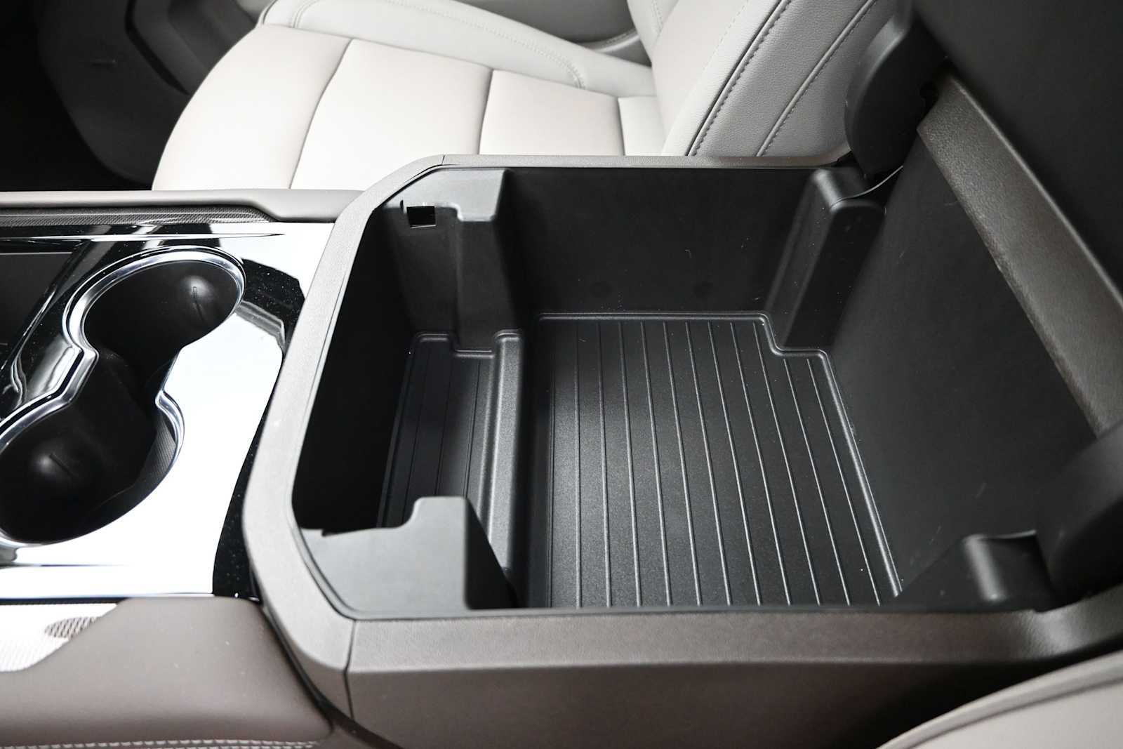 2026 GMC Yukon XL Elevation - Photo 18