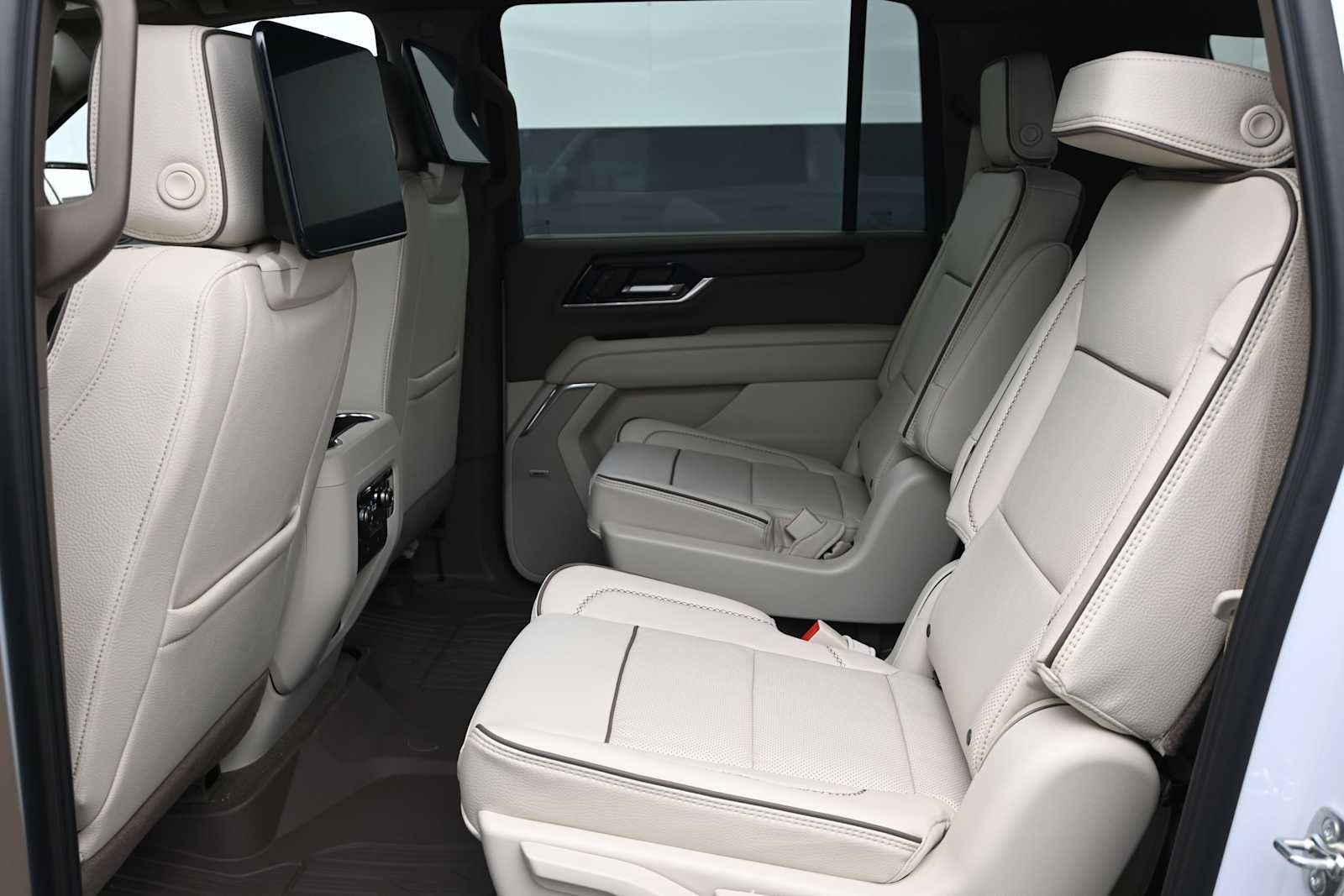 2026 GMC Yukon XL Denali - Photo 23