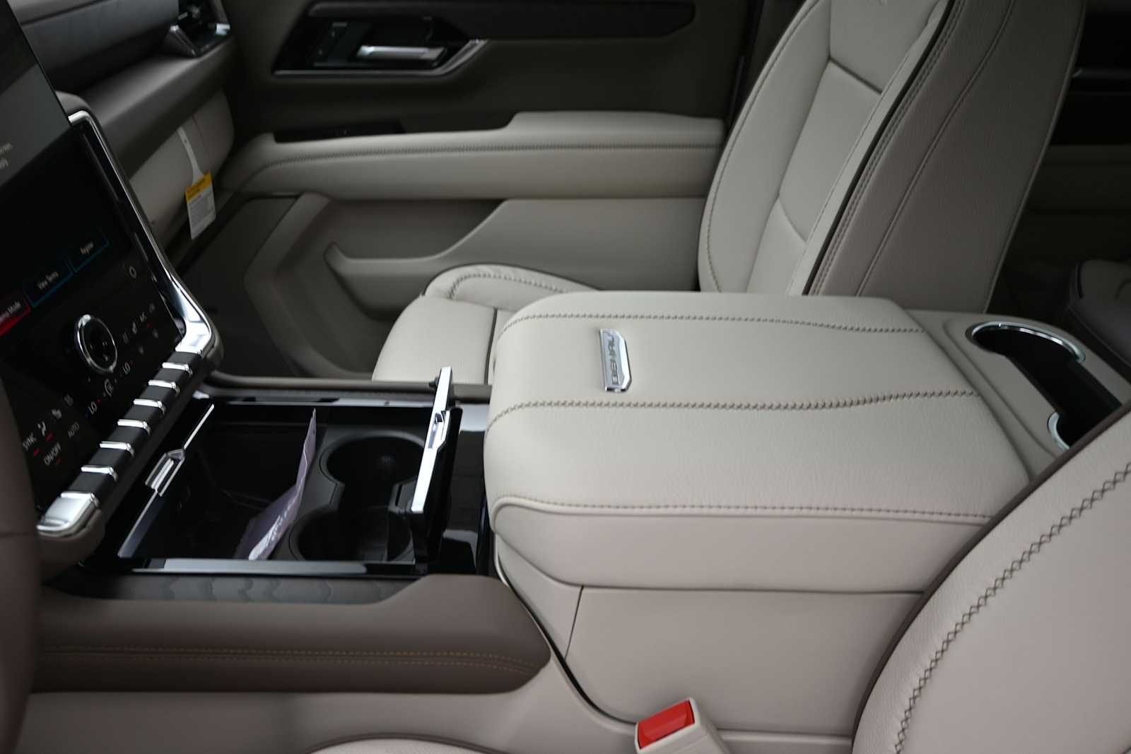 2026 GMC Yukon XL Denali - Photo 17