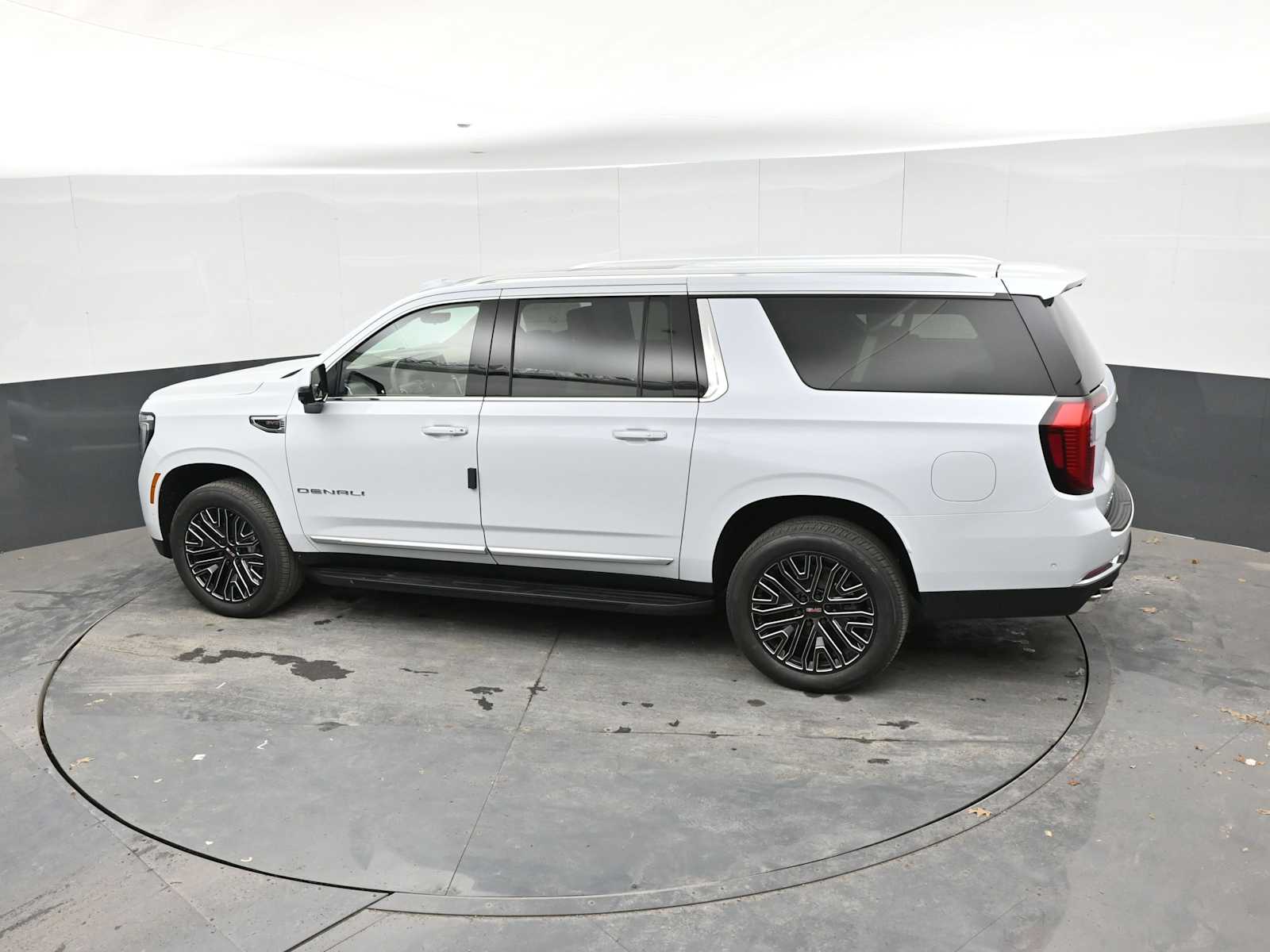 2026 GMC Yukon XL Denali - Photo 28