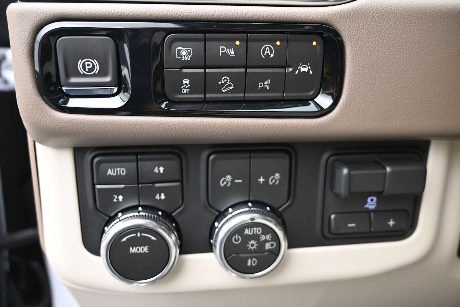 2026 GMC Yukon XL Denali - Photo 16