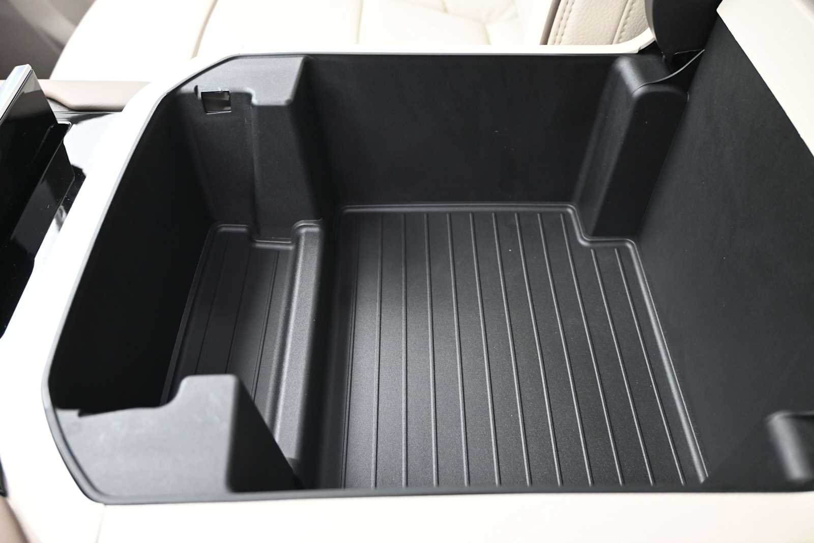 2026 GMC Yukon XL Denali - Photo 18