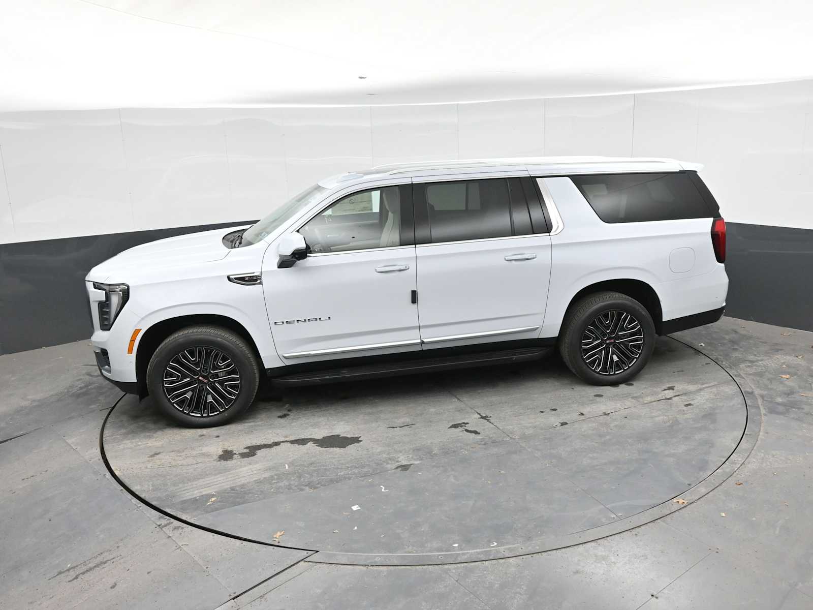 2026 GMC Yukon XL Denali - Photo 29