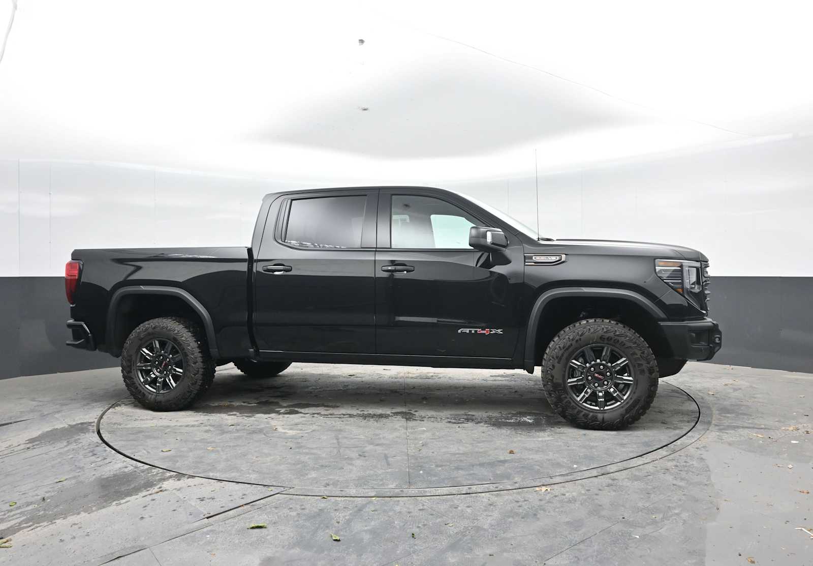 2026 GMC Sierra 1500 AT4X - Photo 8