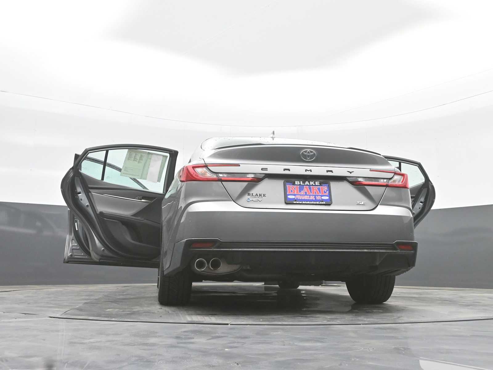 2025 Toyota Camry LE - Photo 37