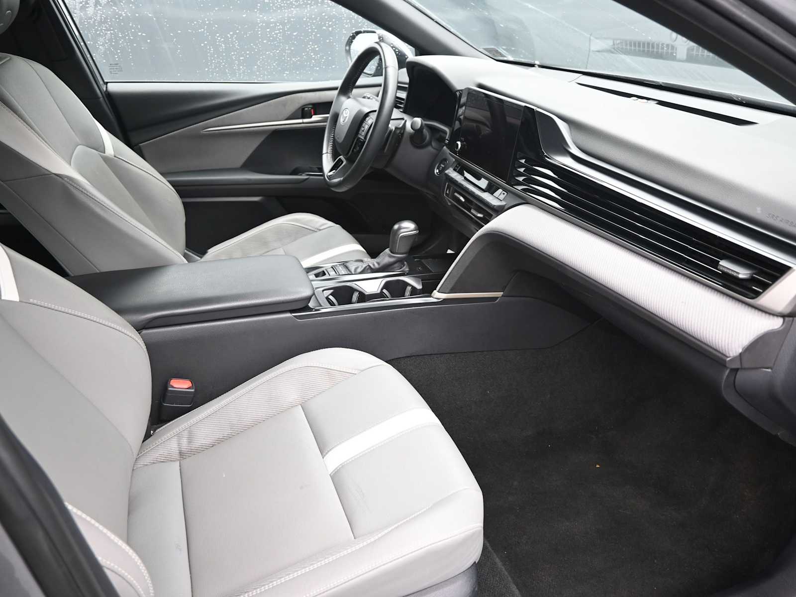 2025 Toyota Camry LE - Photo 10