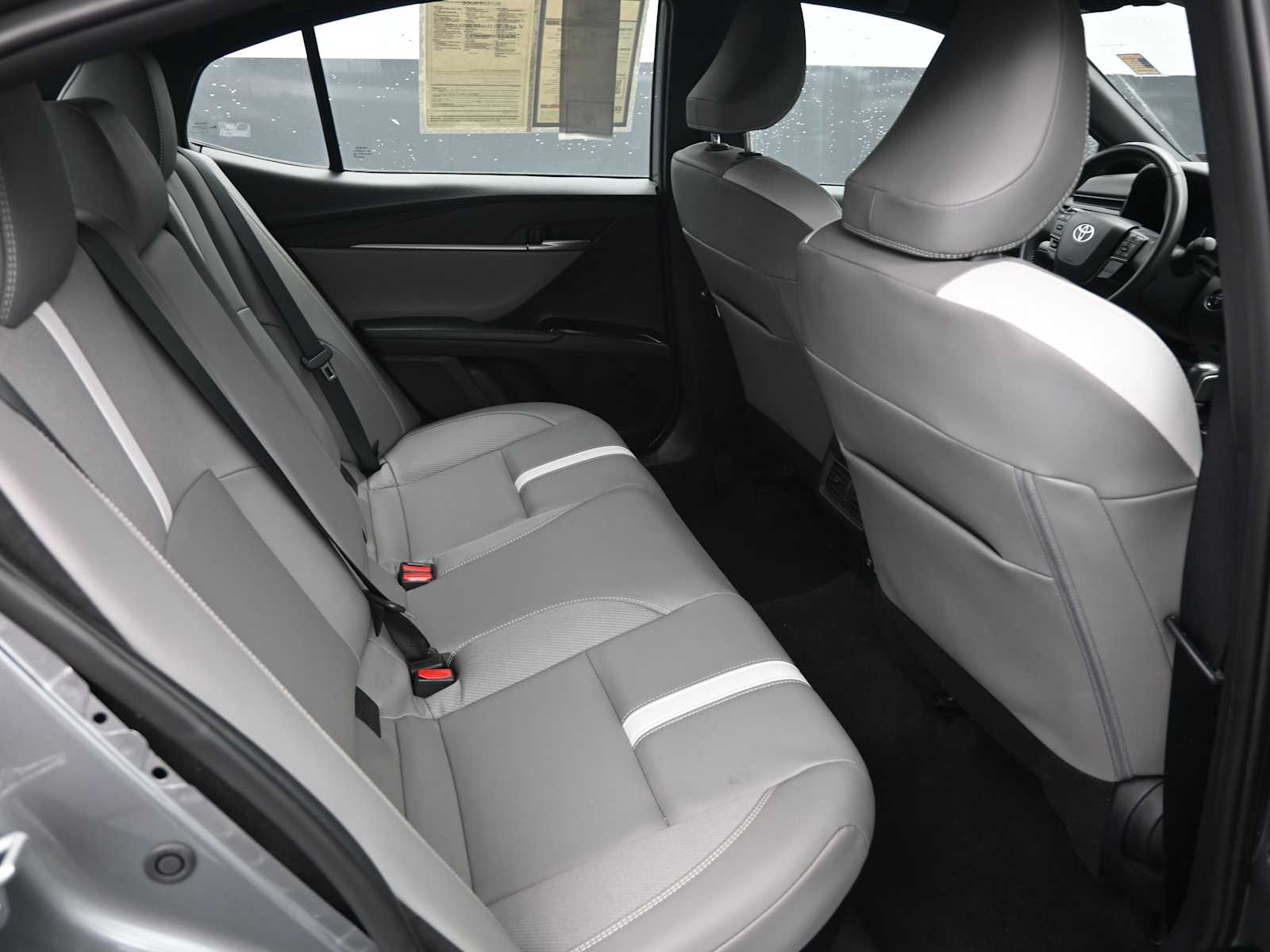 2025 Toyota Camry LE - Photo 9