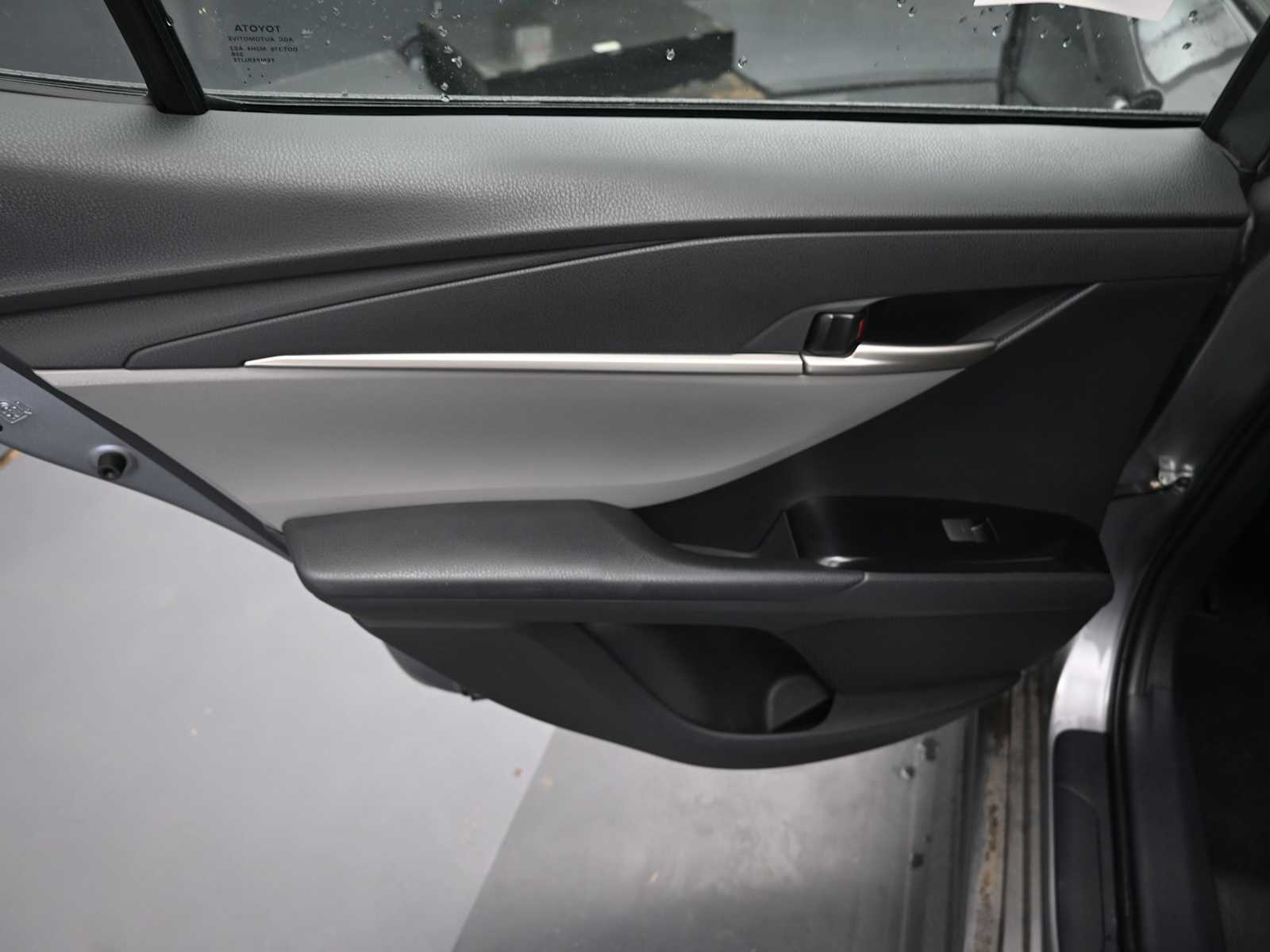 2025 Toyota Camry LE - Photo 8