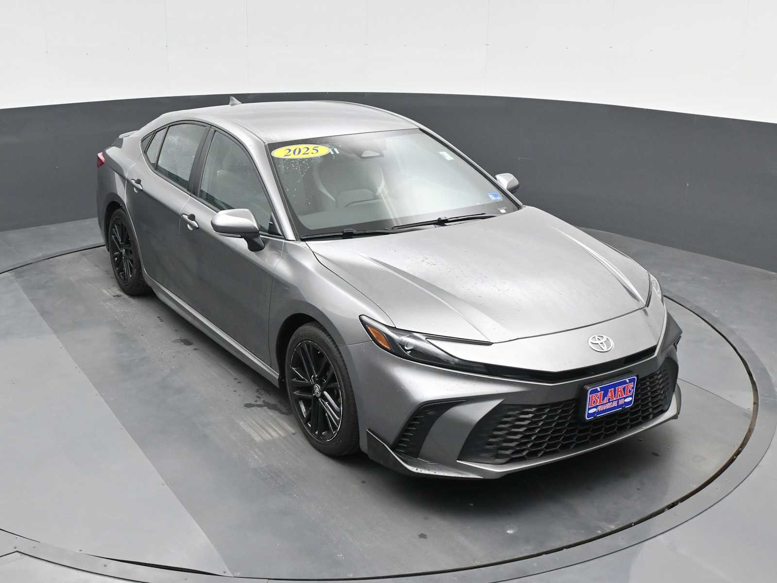 2025 Toyota Camry LE - Photo 12