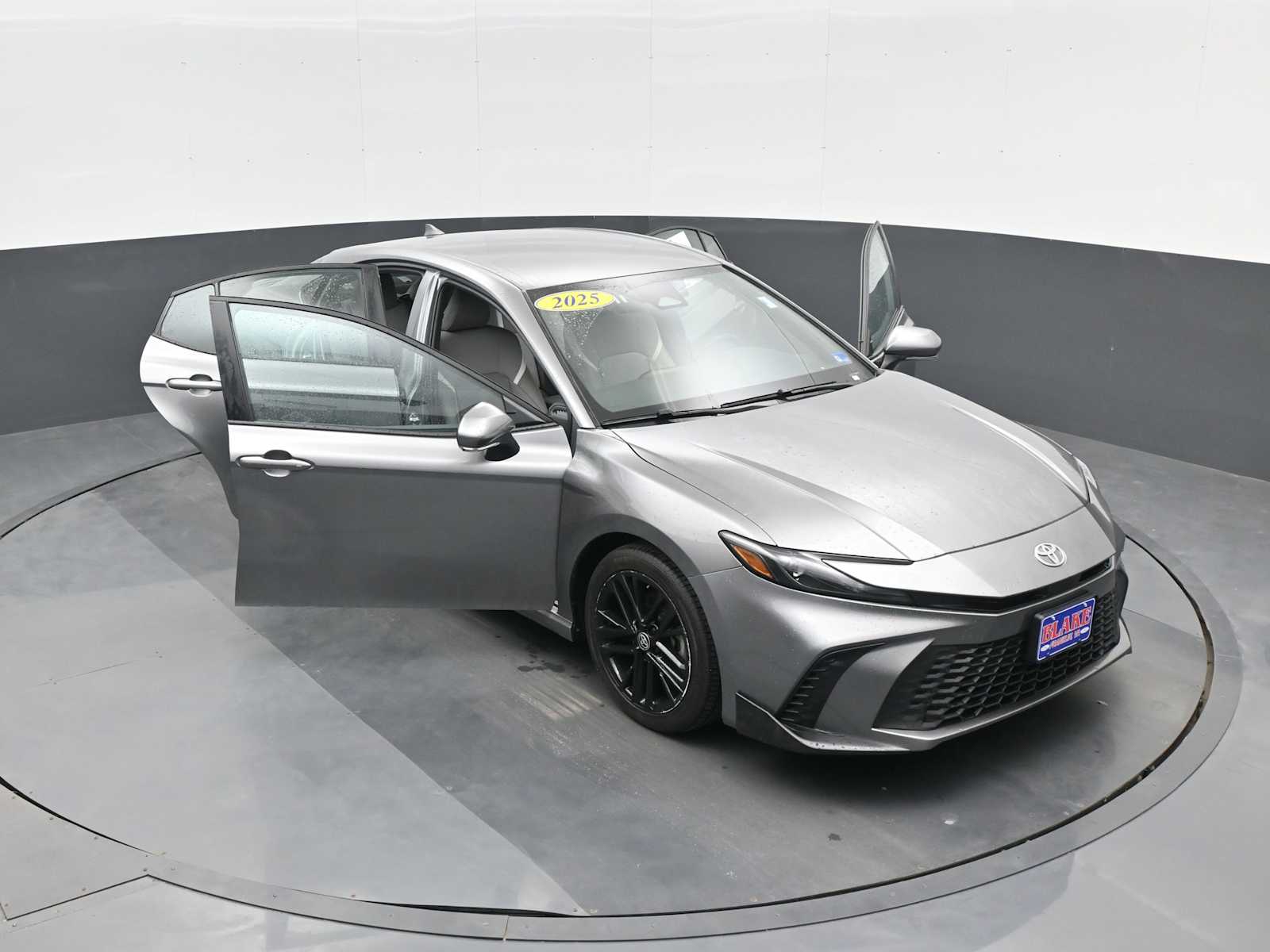 2025 Toyota Camry LE - Photo 35
