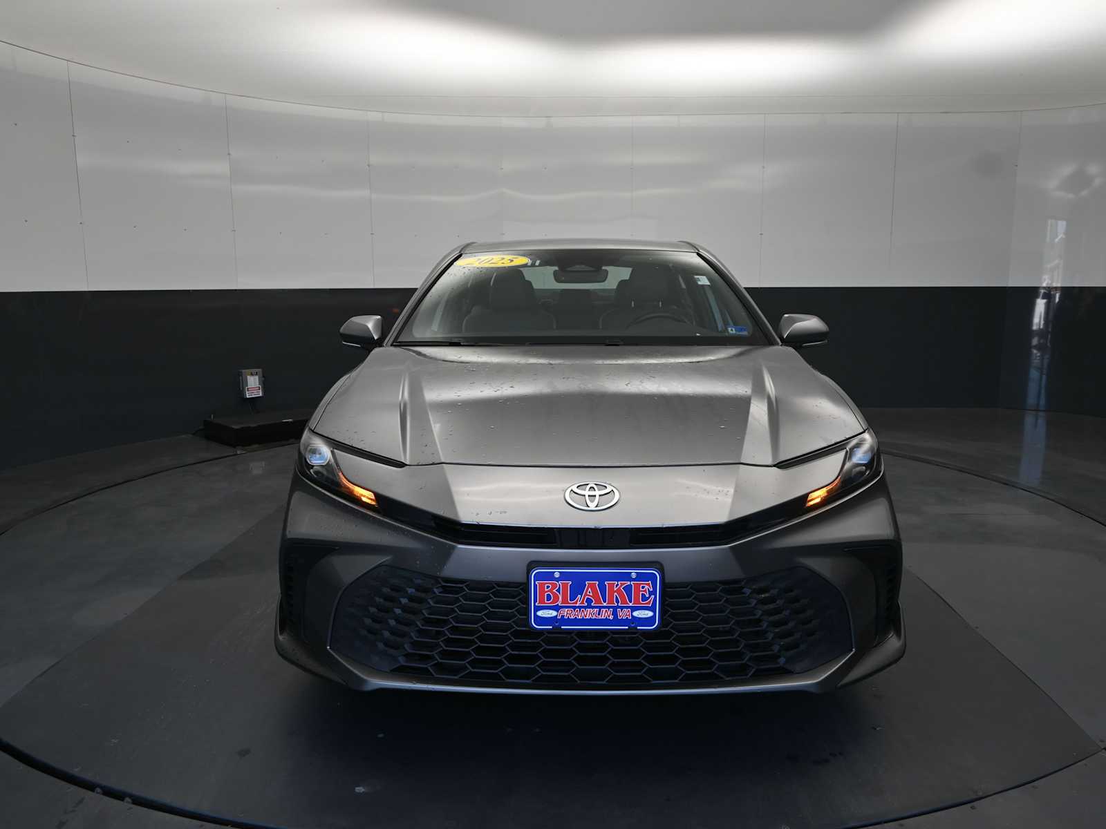 2025 Toyota Camry LE - Photo 11