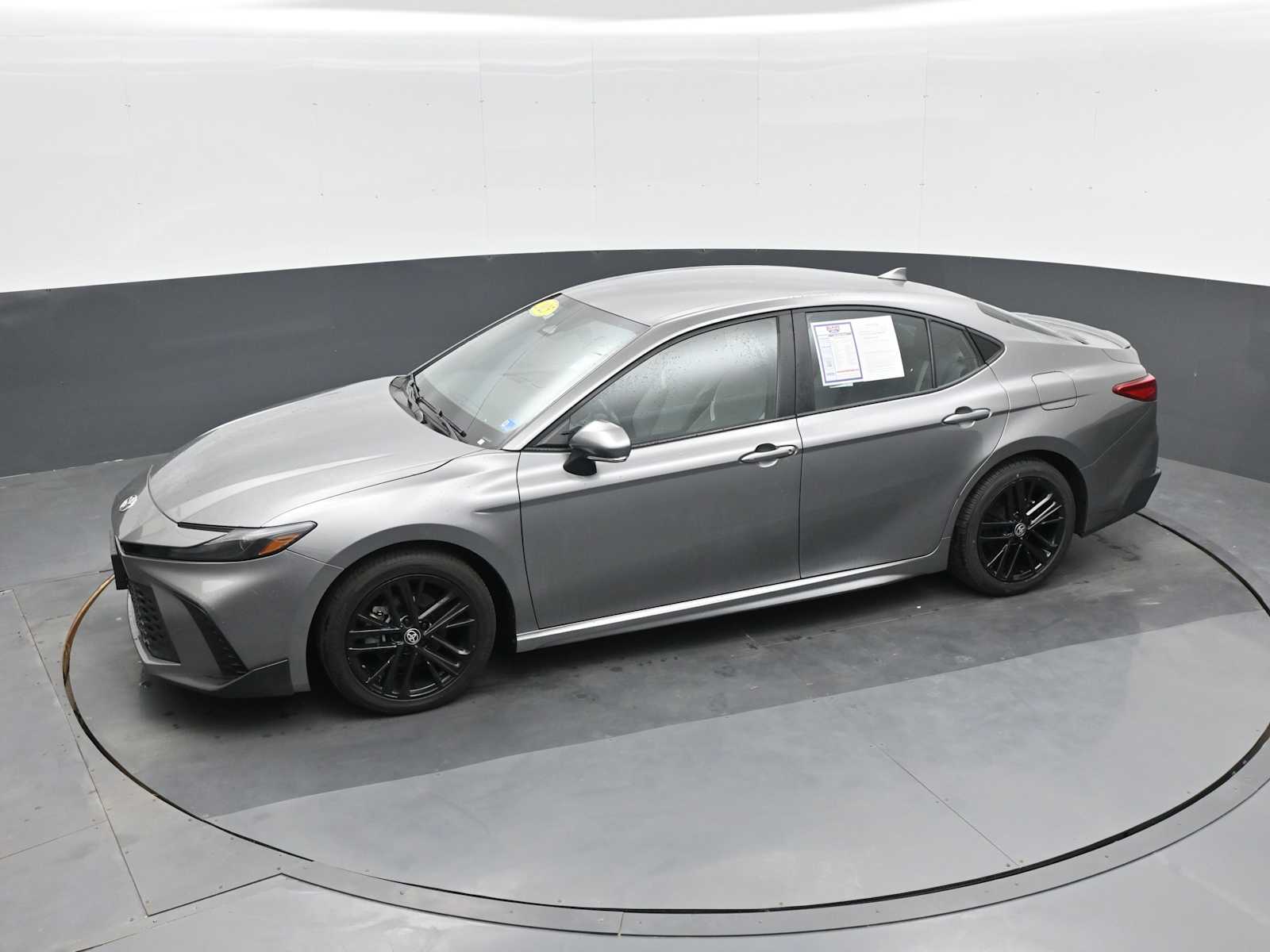 2025 Toyota Camry LE - Photo 15