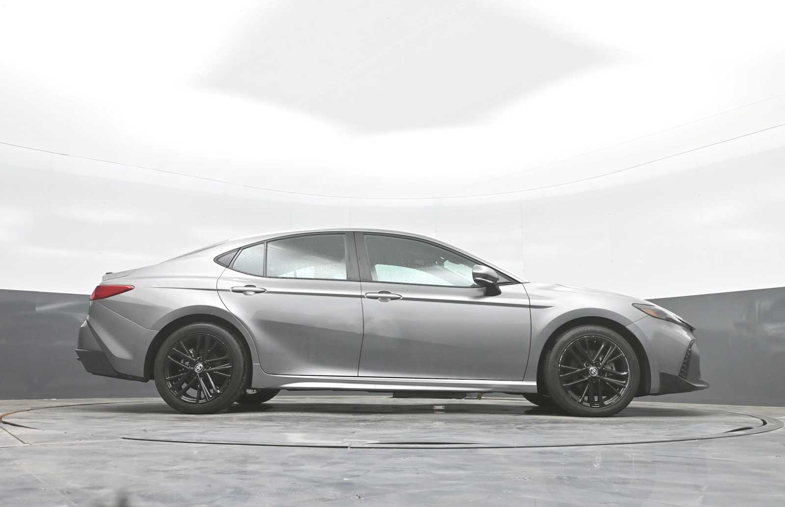 2025 Toyota Camry LE - Photo 31