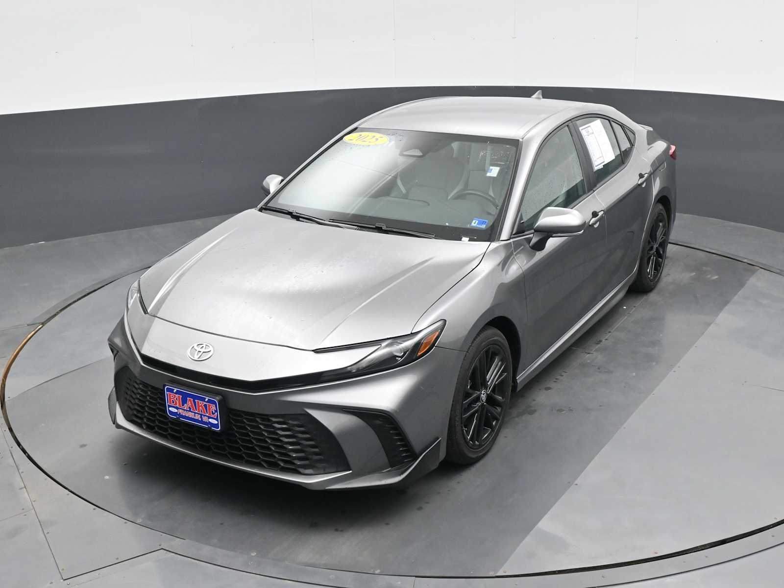 2025 Toyota Camry LE - Photo 14