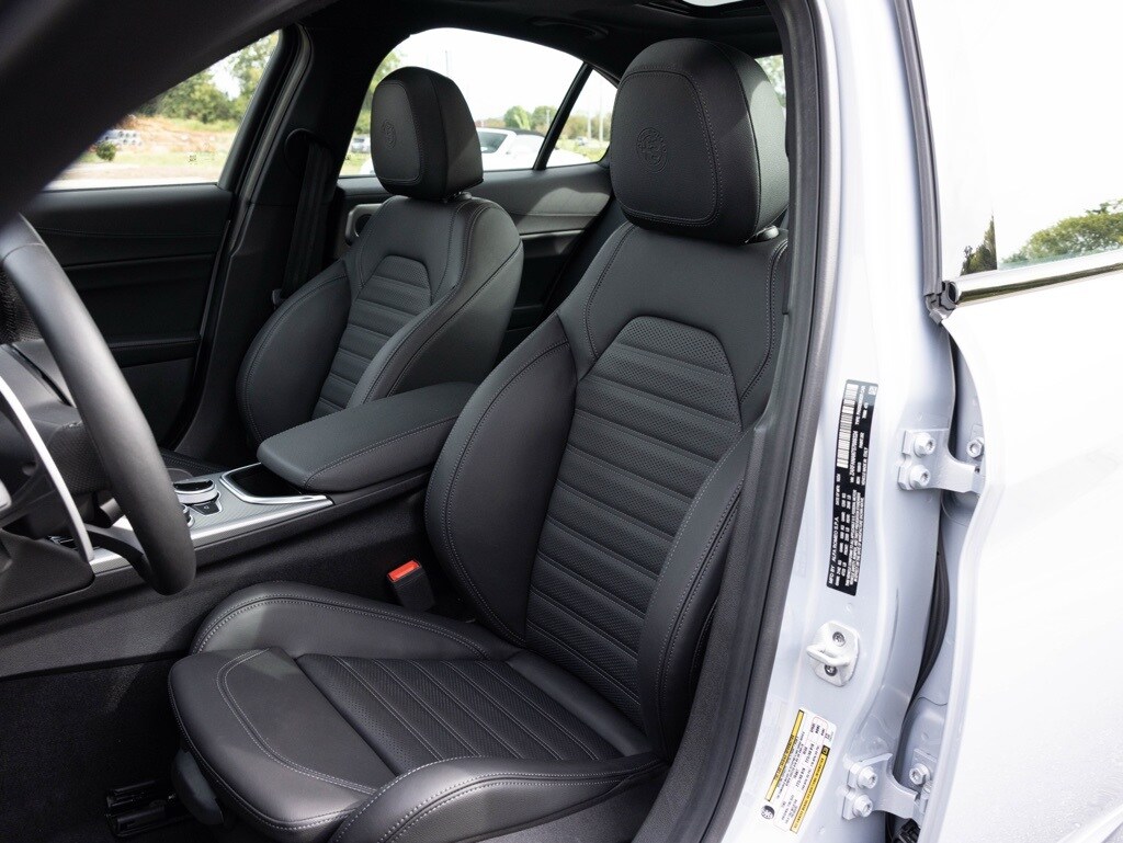 2025 Alfa Romeo Giulia SPRINT photo 3