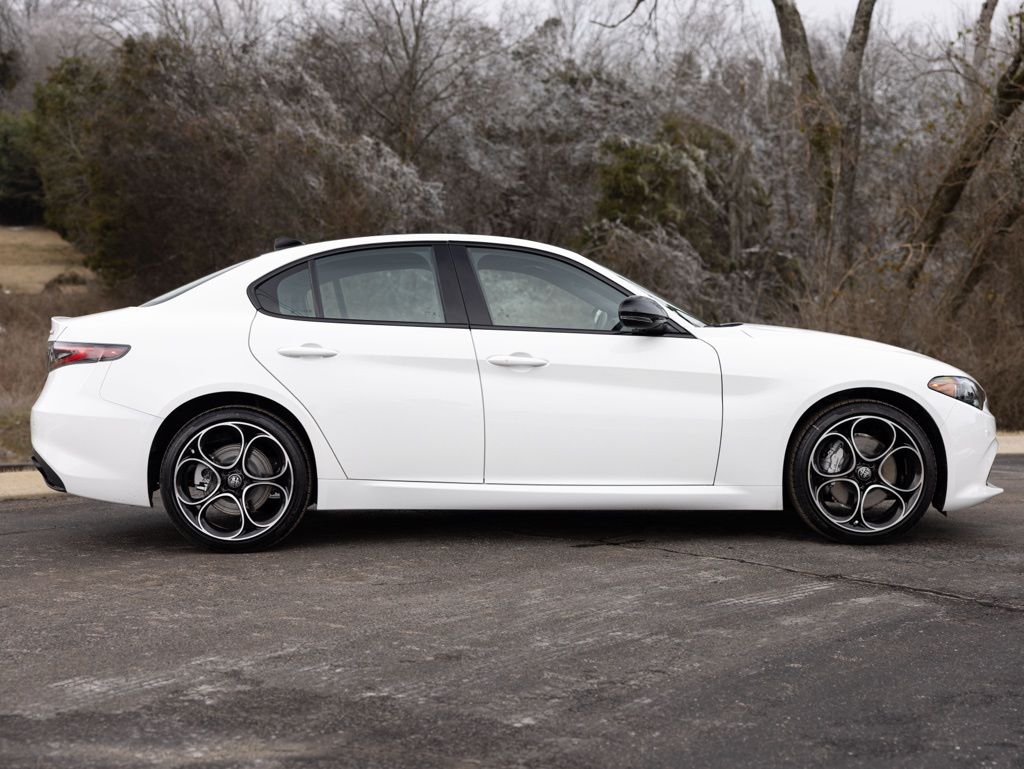 2026 Alfa Romeo Giulia Base - Photo 10