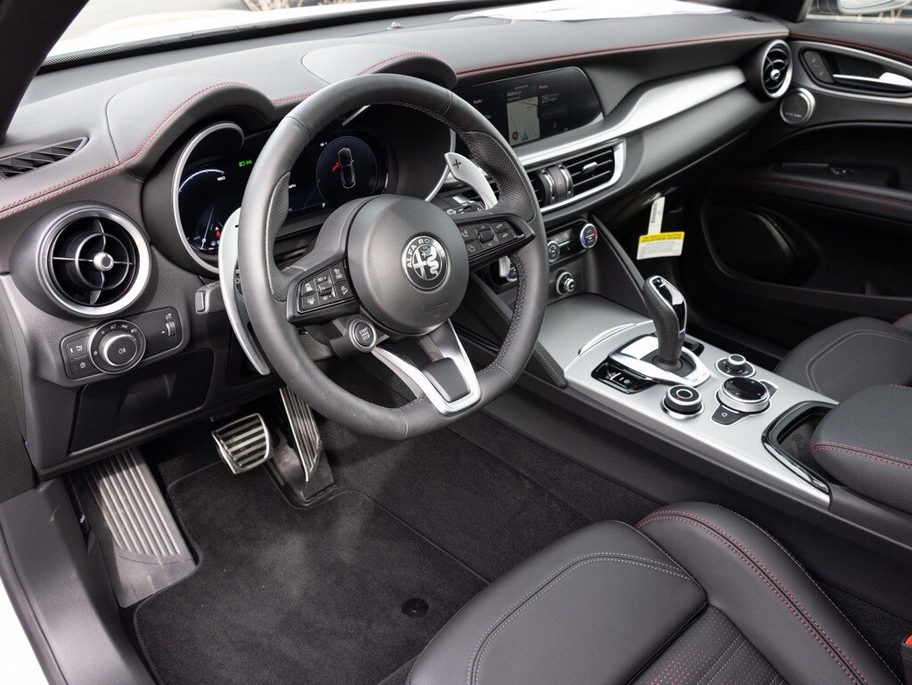 2025 Alfa Romeo Stelvio Tributo Italiano photo 2