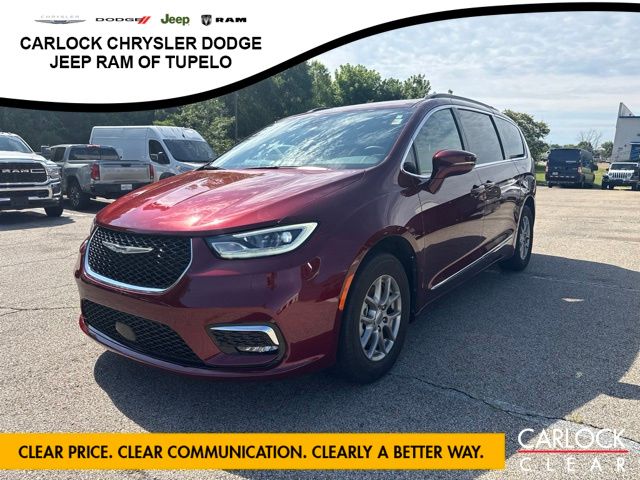2022 Chrysler Pacifica Touring's photo