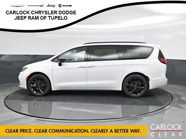 2026 Chrysler Pacifica Limited - Photo 9