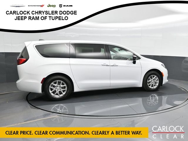 2026 Chrysler Voyager LX photo 3