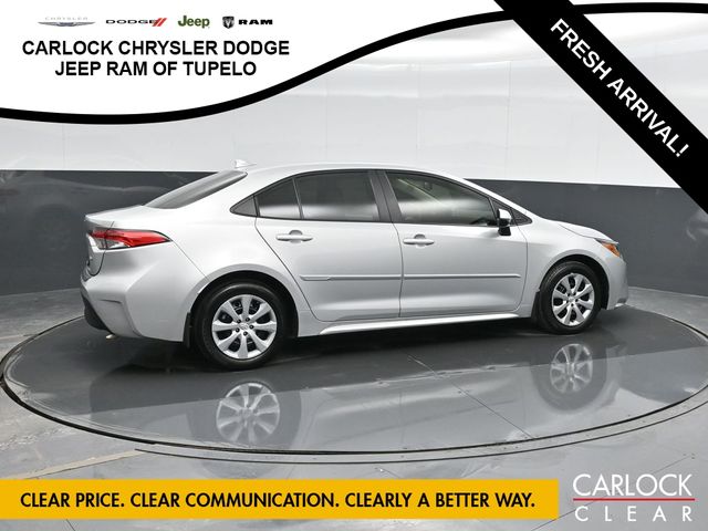 2024 Toyota Corolla LE photo 2