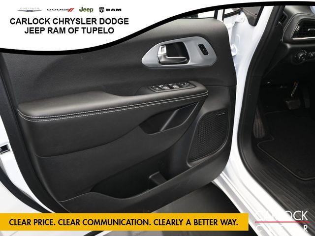 2026 Chrysler Pacifica Limited - Photo 13