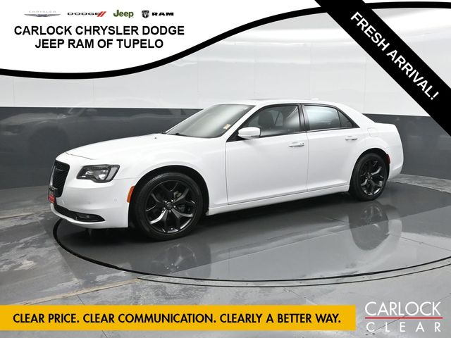 2022 Chrysler 300 S's photo