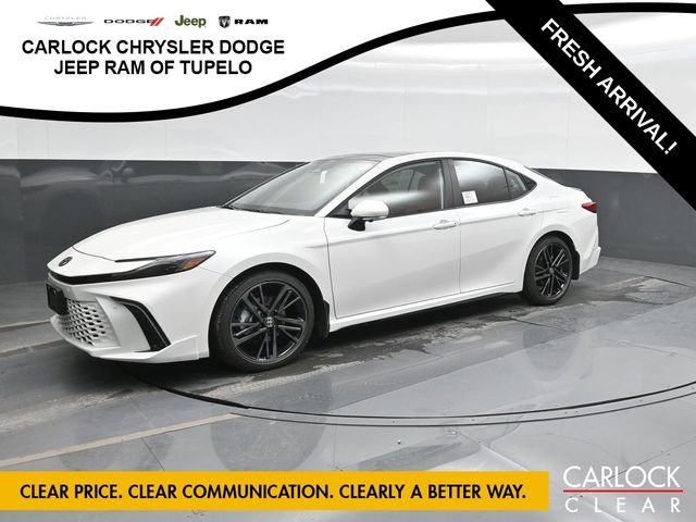 2025 Toyota Camry XSE Hybrid's photo