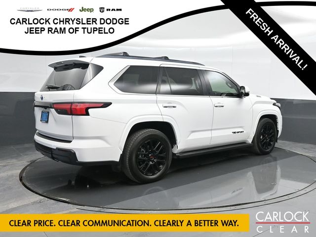 2024 Toyota Sequoia SR5 photo 2