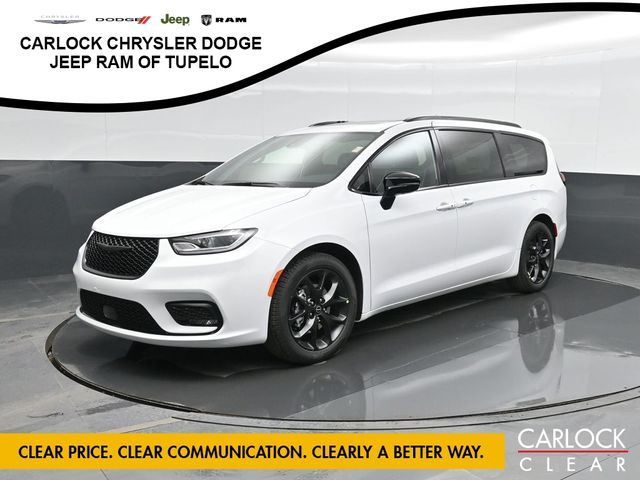 2026 Chrysler Pacifica Limited - Photo 8