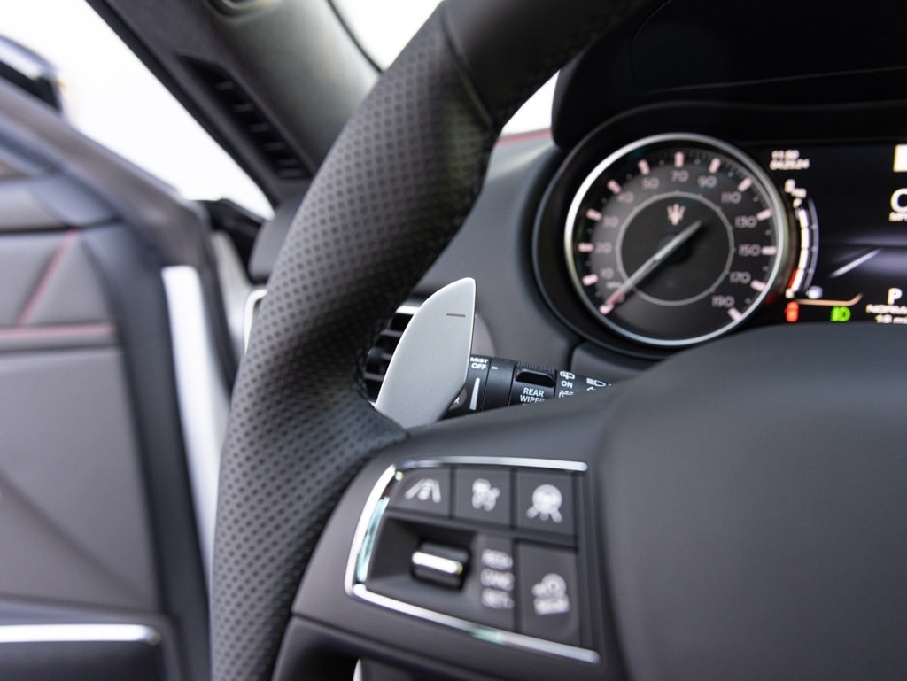 IY705. 2. ディーラー特注 MASERATI COLLECTION. 920011650 1:18