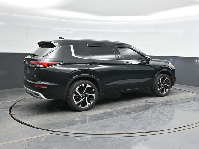 2022 Mitsubishi Outlander SEL photo 2