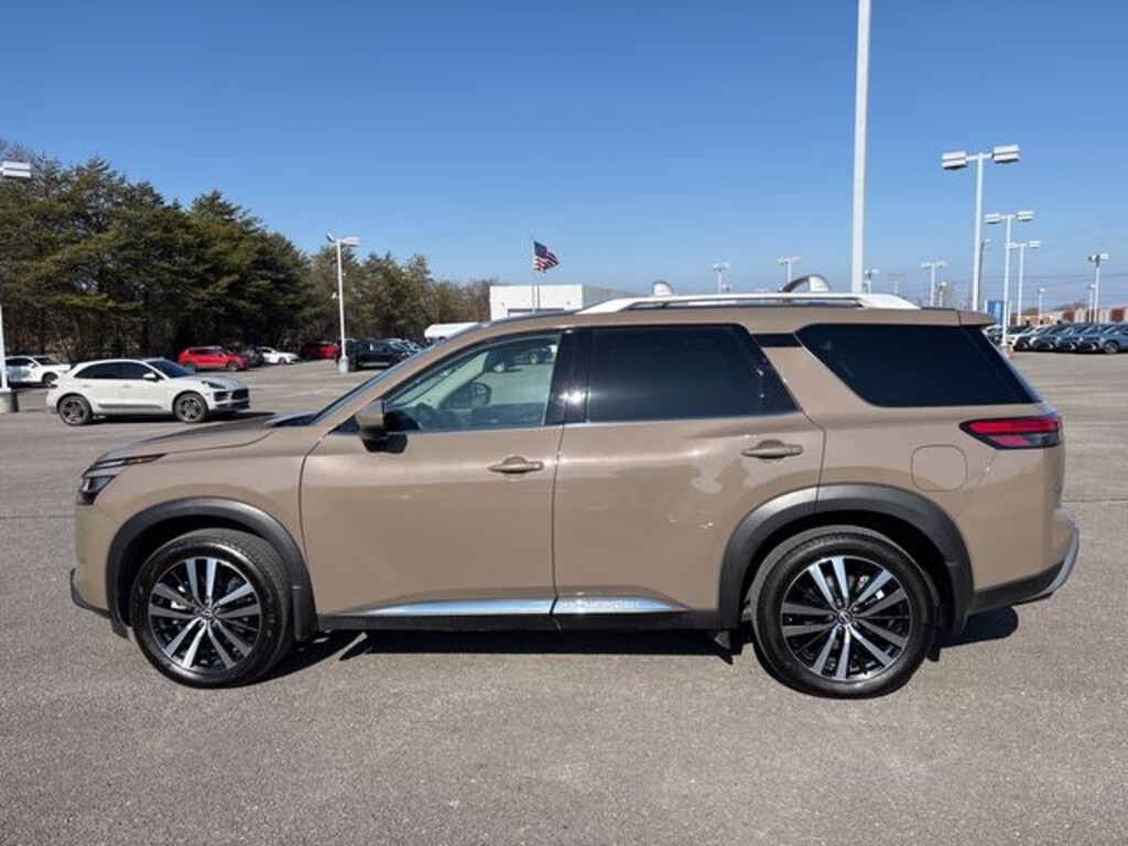 Used 2024 Nissan Pathfinder Platinum SUV