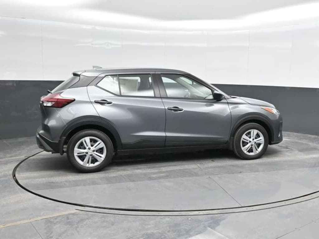 New 2025 Nissan Kicks Play S SUV