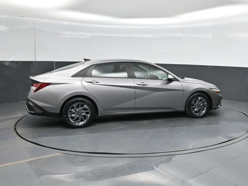 Used 2024 Hyundai Elantra SEL Sedan