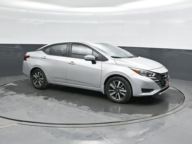 2025 Nissan Versa 1.6 SV photo 4