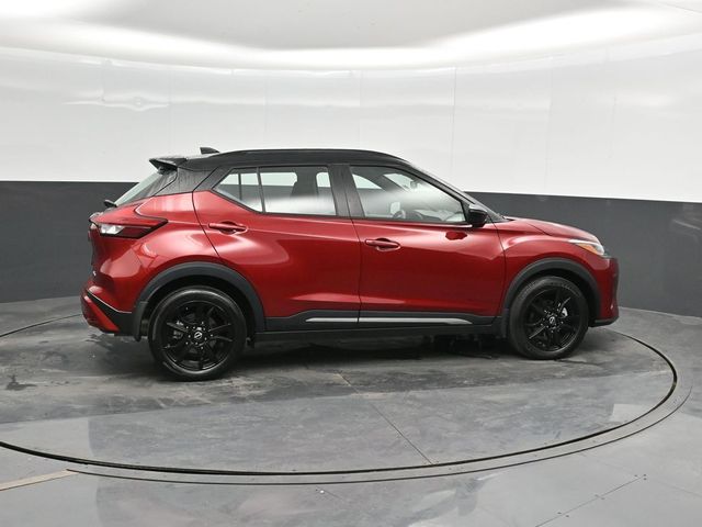 2024 Nissan Kicks SR photo 2