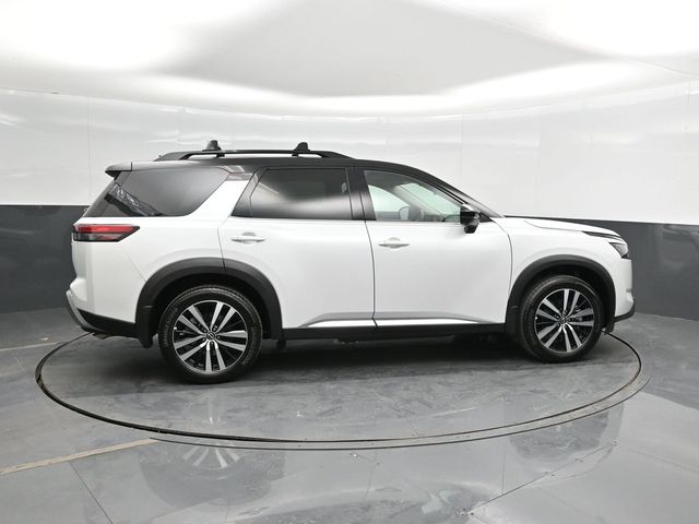 2025 Nissan Pathfinder Platinum photo 2