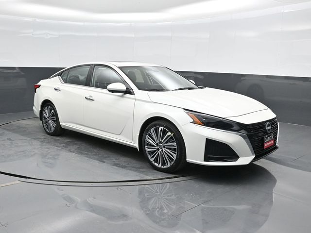 2025 Nissan Altima SL photo 3