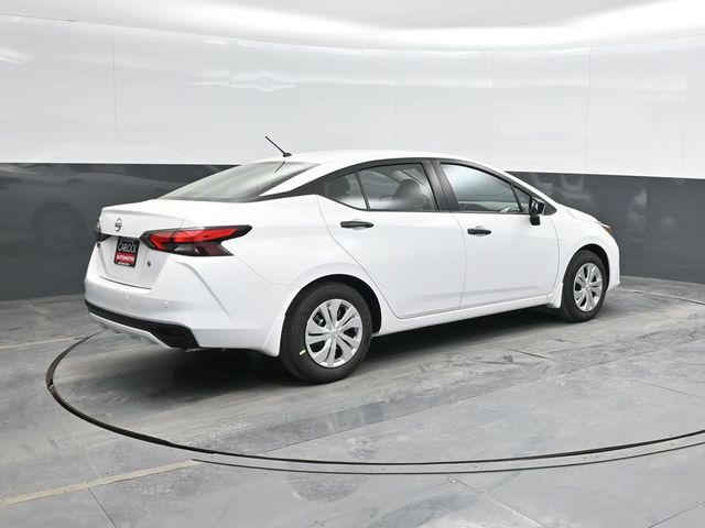 2025 Nissan Versa 1.6 S photo 2