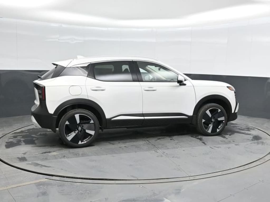 New 2025 Nissan Kicks SR SUV