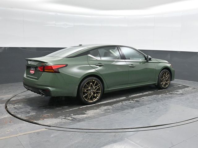 2025 Nissan Altima SR photo 2