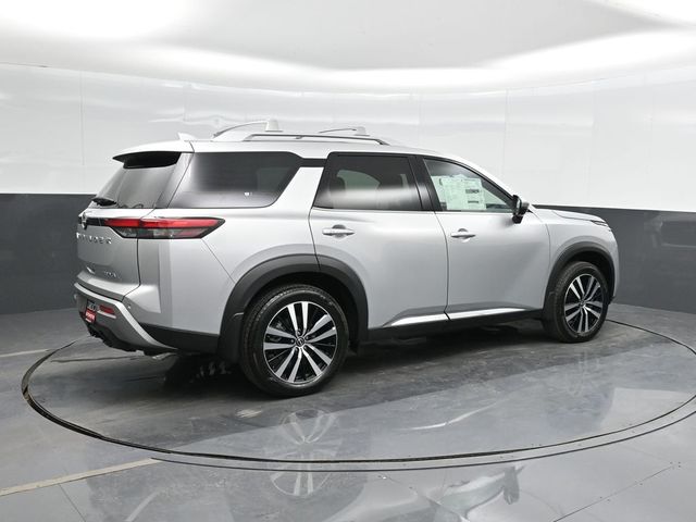 2025 Nissan Pathfinder Platinum photo 2