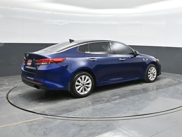 2018 Kia Optima S photo 2