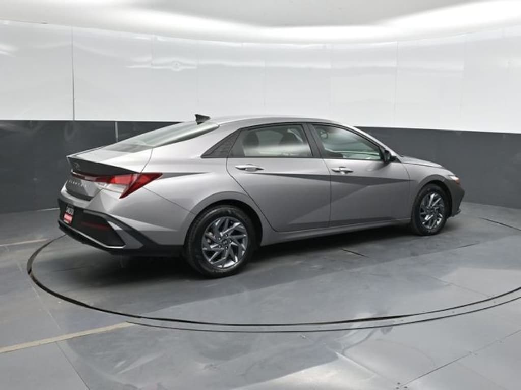 Used 2024 Hyundai Elantra SEL Sedan