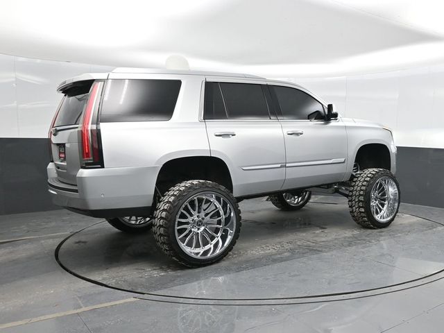 2020 Cadillac Escalade Luxury photo 2