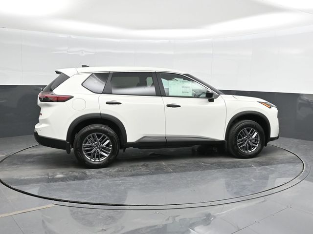 2026 Nissan Rogue S photo 3